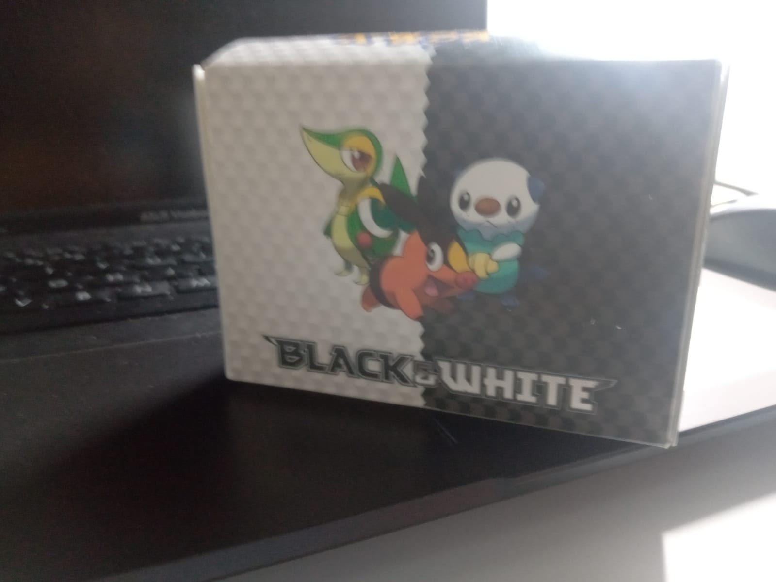 Portamazzo Rigido Pokémon TCG – Serie Nero e Bianco (Black & White) – Edizione Starters & Legendari (Reshiram & Zekrom) 2